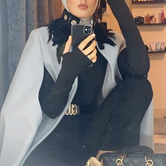 GLAM Feather Detailed Cape - Picture 5 of 12